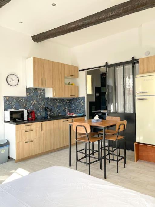 Vue Sur La Place Des Halles, Art Apparts Beziers Ngoại thất bức ảnh