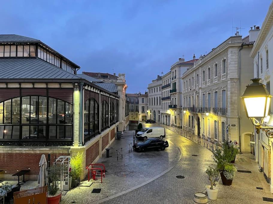 Vue Sur La Place Des Halles, Art Apparts Beziers Ngoại thất bức ảnh